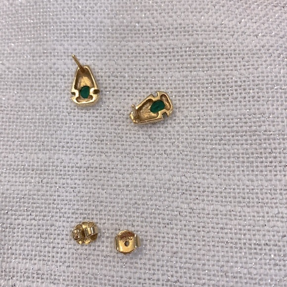 Real Emerald stones and 18k Solid Gold Eirings - Picture 4 of 16